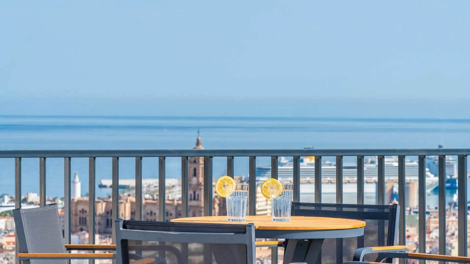 Malaga Tower View公寓 0*,