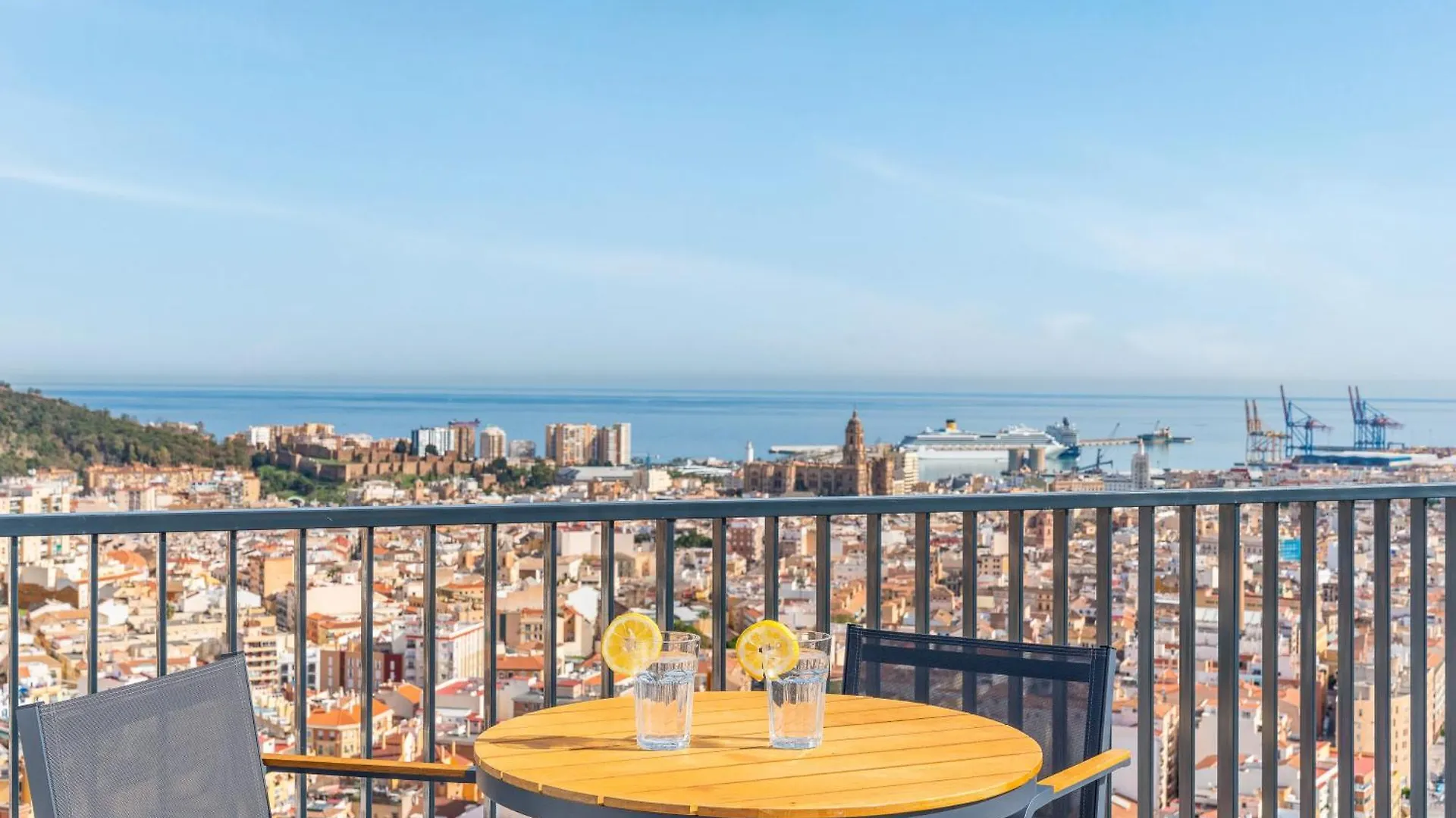 Malaga Tower View Apartment